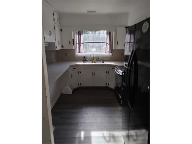 Don't miss this opportunity!! More than 1-acre lot. Fresh paint - photo 6