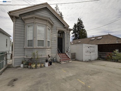 Spacious Duplex with Endless Possibilities! Unlock the potential - photo 1