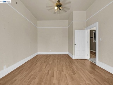 Spacious Duplex with Endless Possibilities! Unlock the potential - photo 3