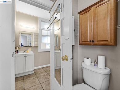 Spacious Duplex with Endless Possibilities! Unlock the potential - photo 4