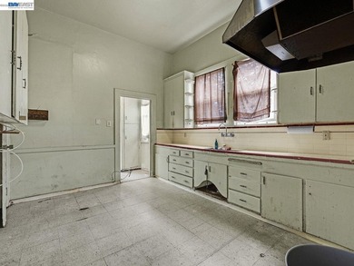 Spacious Duplex with Endless Possibilities! Unlock the potential - photo 7