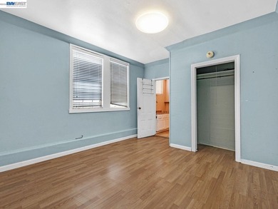 Spacious Duplex with Endless Possibilities! Unlock the potential - photo 9