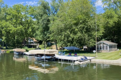 This 2-bedroom, 1-bath summer cottage on 43-acre Diamond Island - photo 3