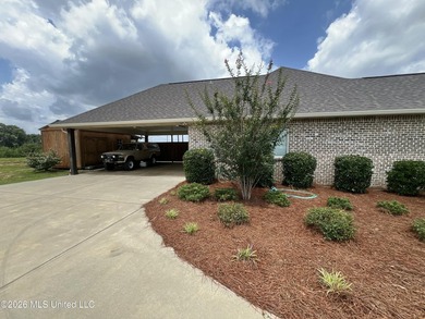 Stunning One-Level Home on 1+ Acre with Saltwater Pool & Lake - photo 11