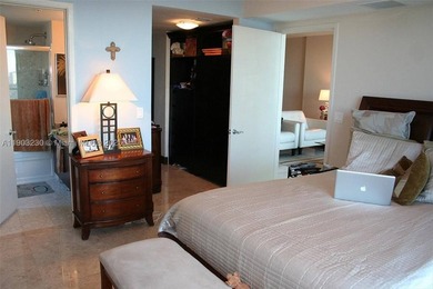 CORNER unit, large 1,212 sq ft, 2 beds / 2.5 baths, tastefully - photo 15