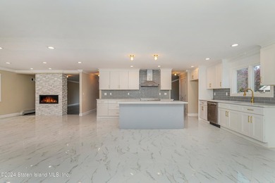WELCOME TO YOUR DREAM COLONIAL HOME LOCATED IN THE HEART OF - photo 15