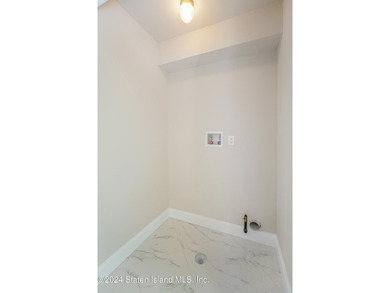 WELCOME TO YOUR DREAM COLONIAL HOME LOCATED IN THE HEART OF - photo 18