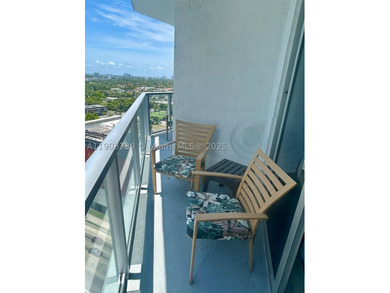 CORNER unit, large 1,212 sq ft, 2 beds / 2.5 baths, tastefully - photo 20