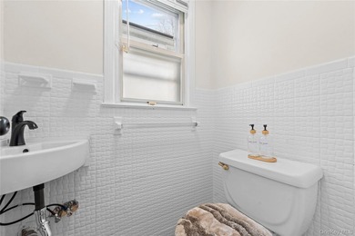 Welcome to Historic Addisleigh Park. This beautifully renovated - photo 20