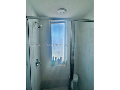 CORNER unit, large 1,212 sq ft, 2 beds / 2.5 baths, tastefully - photo 23