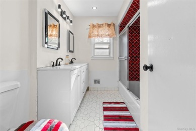 Welcome to Historic Addisleigh Park. This beautifully renovated - photo 30