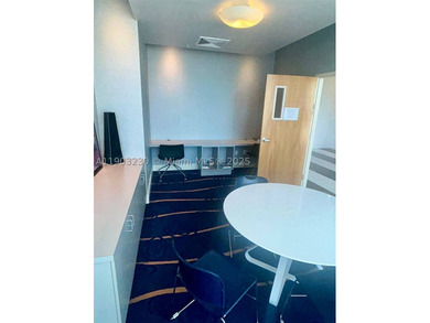 CORNER unit, large 1,212 sq ft, 2 beds / 2.5 baths, tastefully - photo 31