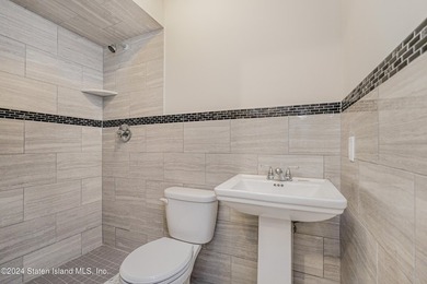 WELCOME TO YOUR DREAM COLONIAL HOME LOCATED IN THE HEART OF - photo 35