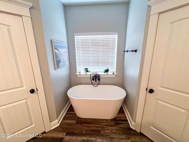 Stunning One-Level Home on 1+ Acre with Saltwater Pool & Lake - photo 45