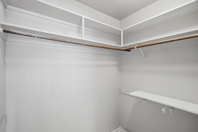 A bright top-floor retreat in the heart of Hamilton Place, this - photo 15