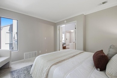 A bright top-floor retreat in the heart of Hamilton Place, this - photo 20