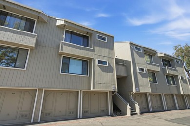 A bright top-floor retreat in the heart of Hamilton Place, this - photo 25