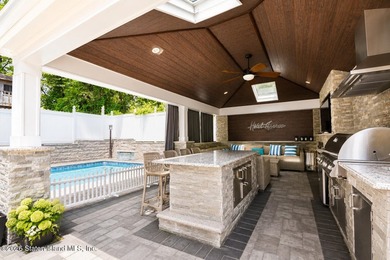 Richmond Valley sits at the southwest tip of Staten Island where - photo 29