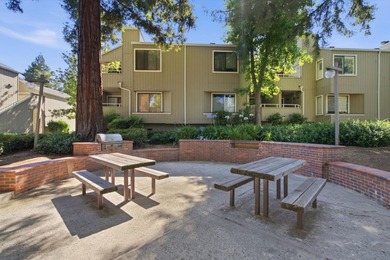 A bright top-floor retreat in the heart of Hamilton Place, this - photo 31