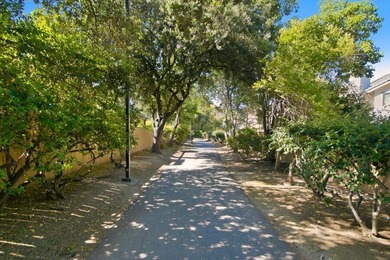 A bright top-floor retreat in the heart of Hamilton Place, this - photo 40