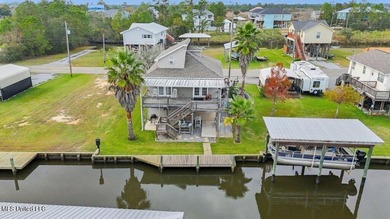 Waterfront living at its best! This well-maintained, fully - photo 1