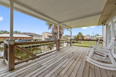 Waterfront living at its best! This well-maintained, fully - photo 2
