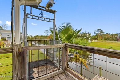 Waterfront living at its best! This well-maintained, fully - photo 3