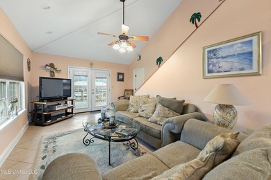 Waterfront living at its best! This well-maintained, fully - photo 6