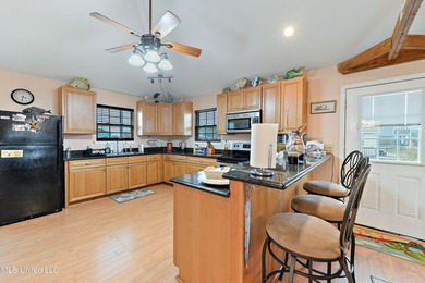 Waterfront living at its best! This well-maintained, fully - photo 7