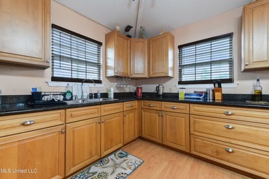 Waterfront living at its best! This well-maintained, fully - photo 8