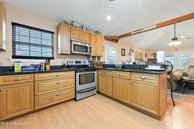Waterfront living at its best! This well-maintained, fully - photo 9