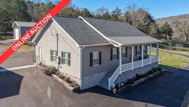 (private lake, pond, creek) Home For Sale in Chestnut Mound Tennessee