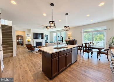 Gorgeous Leyland Park Rambler w/loft is move-in ready for you! - photo 3
