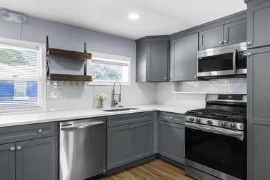 Lovely corner lot home! The homeowner purchased the adjacent lot - photo 19