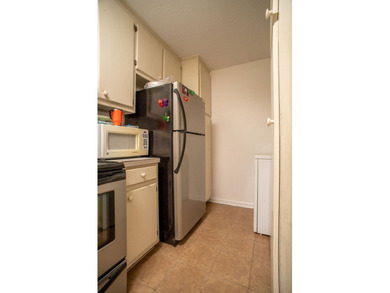 LOCATION, LOCATION, LOCATION!!! This charming 2-bedroom 1.5 bath - photo 31