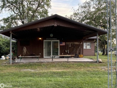 Rathbun Lake Home For Sale in Mystic Iowa