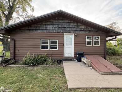 Don't miss this rare opportunity to own a spacious ranch-style - photo 2