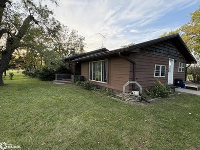 Don't miss this rare opportunity to own a spacious ranch-style - photo 3