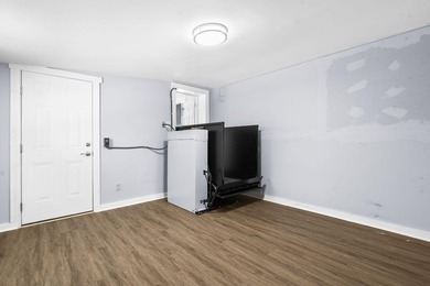 Lovely corner lot home! The homeowner purchased the adjacent lot - photo 37