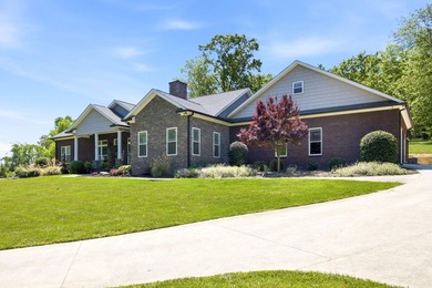 A magnificent private oasis, tucked behind a gated entry and set - photo 1