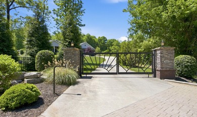 A magnificent private oasis, tucked behind a gated entry and set - photo 2