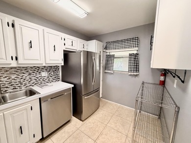 Motivated Seller!! Move-in ready 2BR/2BA 2nd-floor corner condo - photo 5