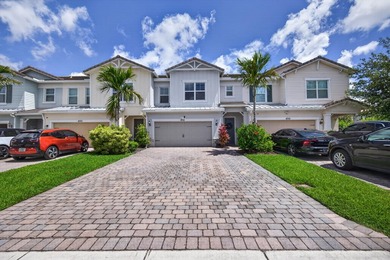 Beautiful, open, bright, immaculate move in ready 3/2 1/2 - photo 1