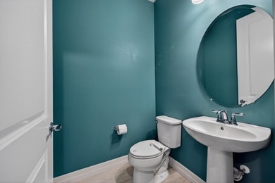 Beautiful, open, bright, immaculate move in ready 3/2 1/2 - photo 8