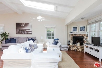 First time on the market! Unwind on the lovely canal-front Deck - photo 12