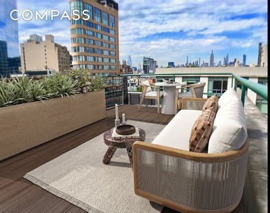 A private keyed elevator opens directly into this expansive SoHo - photo 12