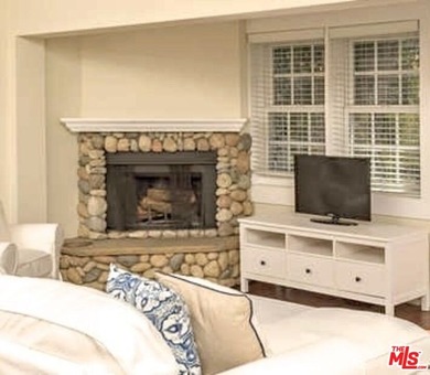 First time on the market! Unwind on the lovely canal-front Deck - photo 13