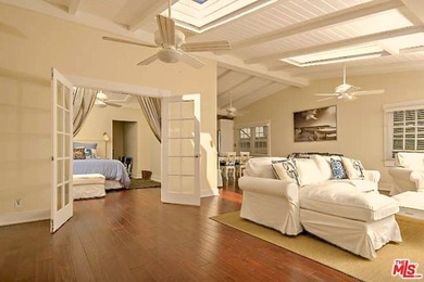 First time on the market! Unwind on the lovely canal-front Deck - photo 14