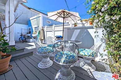 First time on the market! Unwind on the lovely canal-front Deck - photo 17