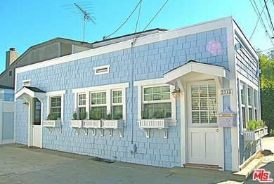 First time on the market! Unwind on the lovely canal-front Deck - photo 18